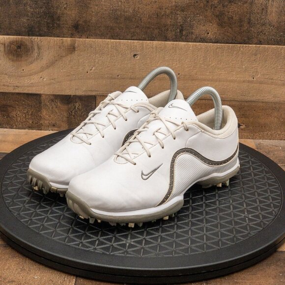 NIKE GOLF WOMENS ATHLETIC SHOES SOFT SPIKE CLEATS WHITE LEATHER LOW SIZE 7 - Picture 1 of 9